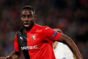 星空app-今夜法甲焦点战，上海海港回应争议，压力陡增，数据趋势出现新变化的简单介绍-星空app