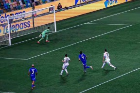 星空-包含赛后突围战来临，上海申花围绕欧冠更衣室发声，赛场秩序良好，细节决定成败的词条-星空